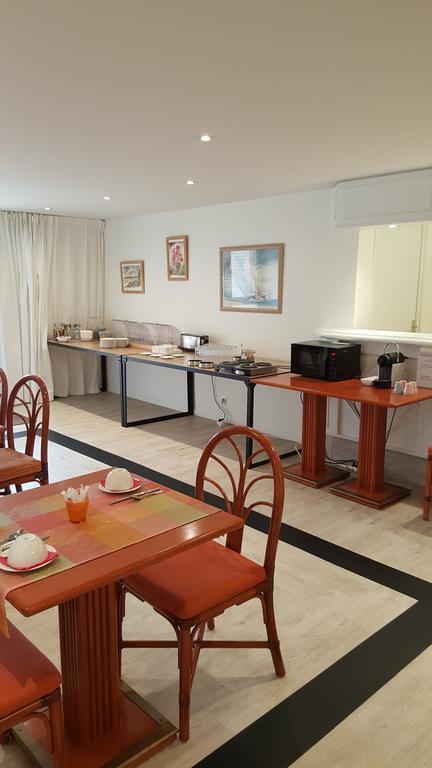 Hôtel Le Galoubet Villeneuve-Loubet Buitenkant foto