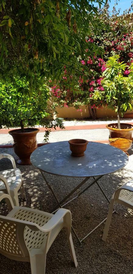 Hôtel Le Galoubet Villeneuve-Loubet Buitenkant foto