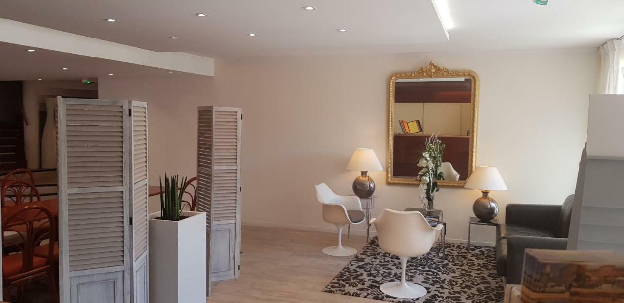 Hôtel Le Galoubet Villeneuve-Loubet Buitenkant foto