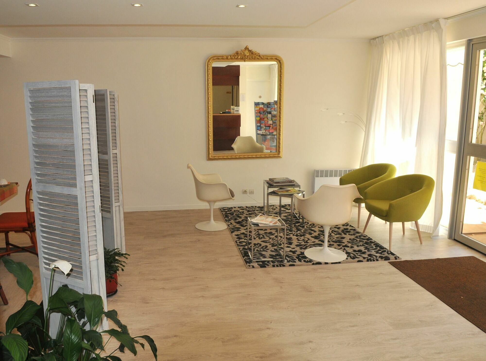 Hôtel Le Galoubet Villeneuve-Loubet Buitenkant foto